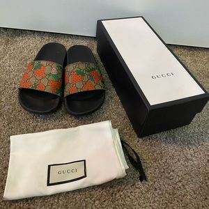 Gucci Strawberry Slides 🍓